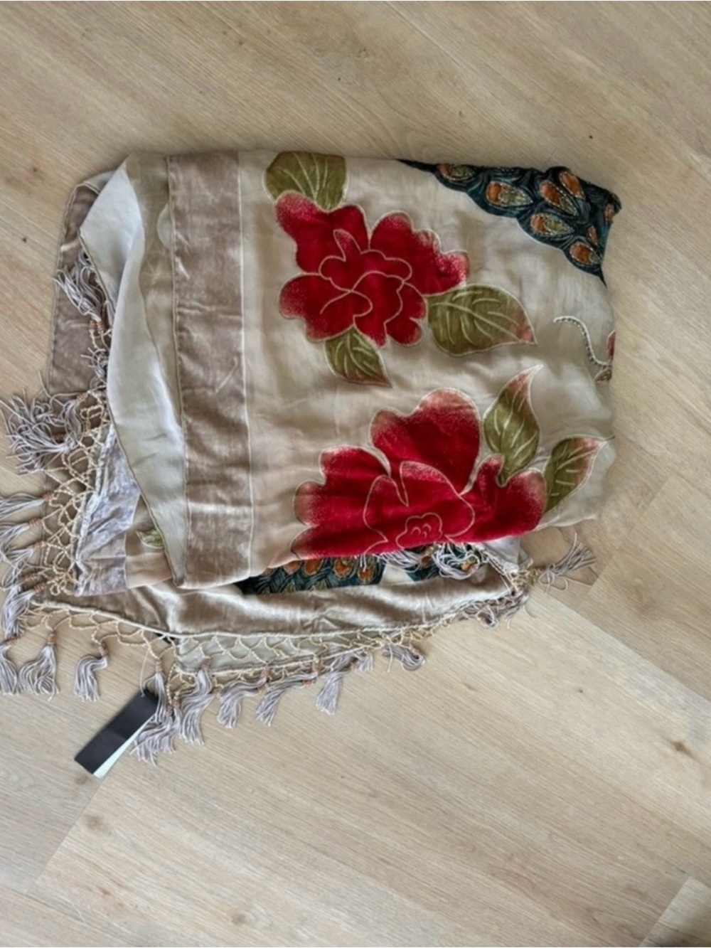 🔴 Elegant Peacock Embroidered
Shawl - Picture 10 of 15